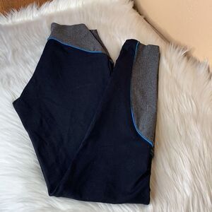 Liquido Black & Gray Leggings Size Medium